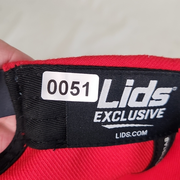 Marvel Lids Kids Spider-Man Red and Black Hat Snap Back NWOT - Picture 4 of 5